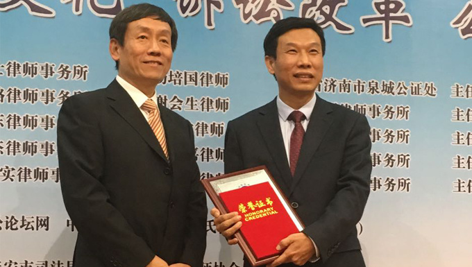 杨在明律师荣获“2017·中国诉讼大律师荣誉称号”